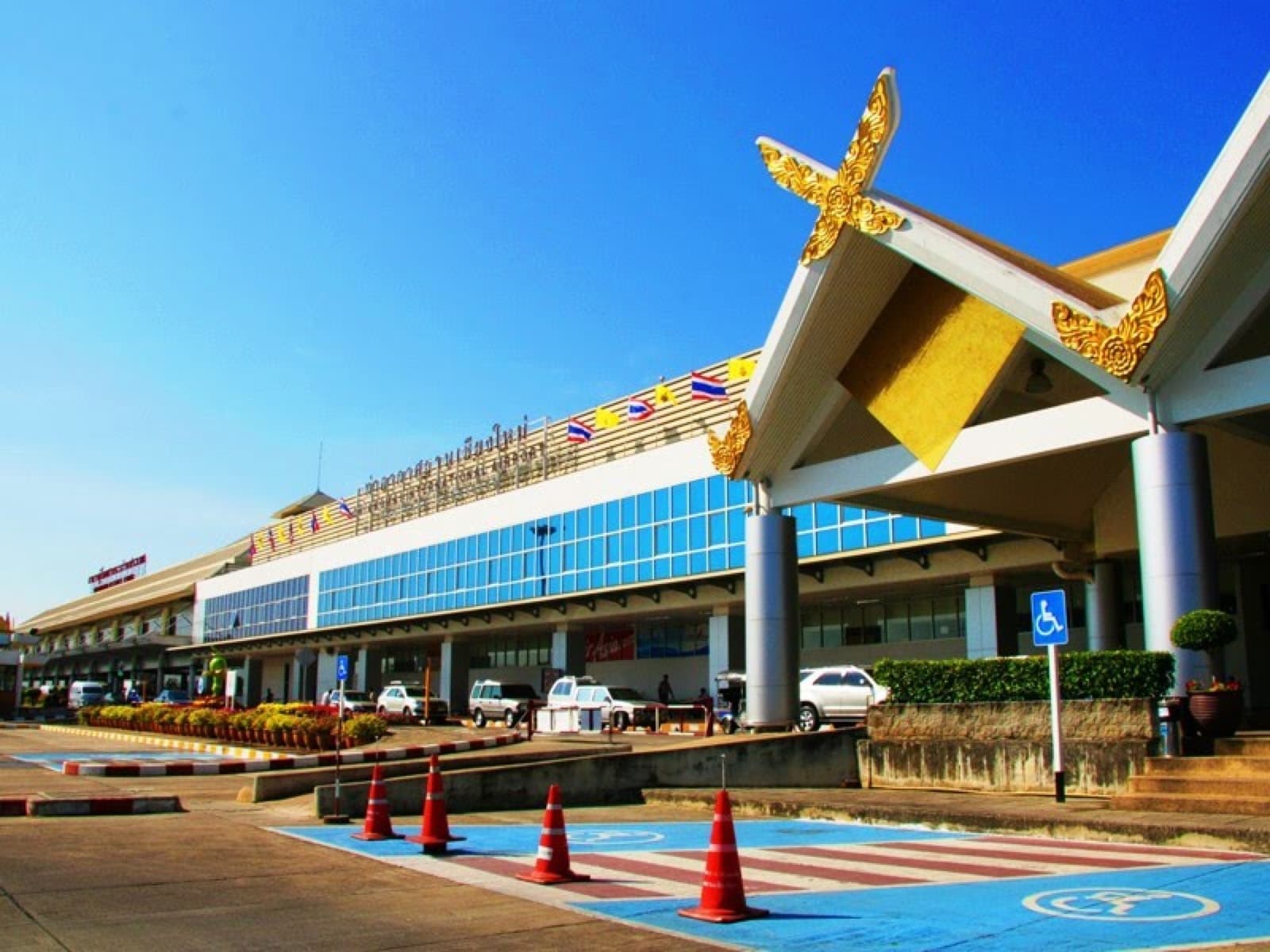 อาคารผู้โดยสารสนามบินเชียงใหม่ หลังคาทรงล้านนาปิดทอง